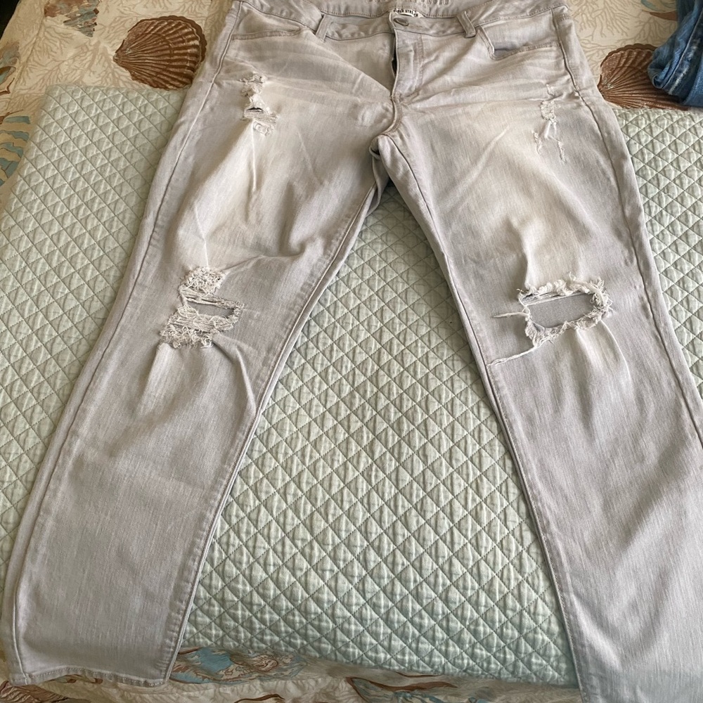 American Eagle gray jeggings size 16. New without tags.